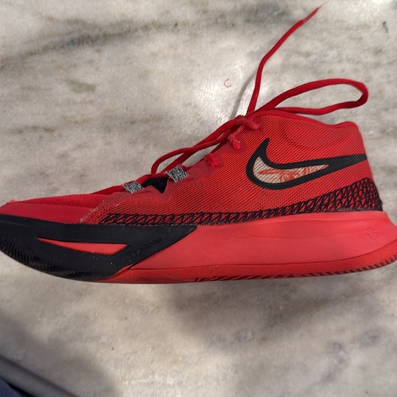 Nike Kyrie Flytrap 6 Basketball Shoes, Size 8.5 - Picture 9 of 14